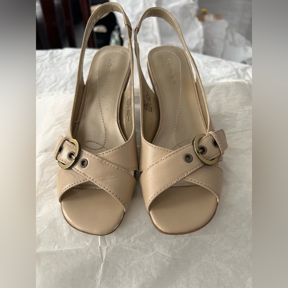 COVINGTON WOMEN’S MID HEEL SANDALS - Picture 1 of 2